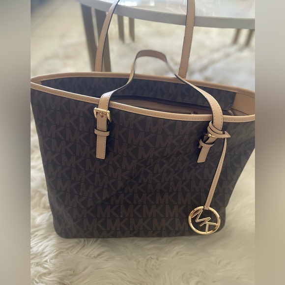 Michael Kors medium size logo tote! - Picture 1 of 7